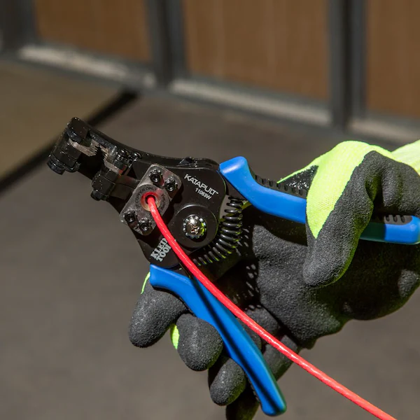 Klein Tools Katapult Wire Stipper and Cutter for 8-20 AWG Solid and 10-22 AWG Standard Wire - - Image 6