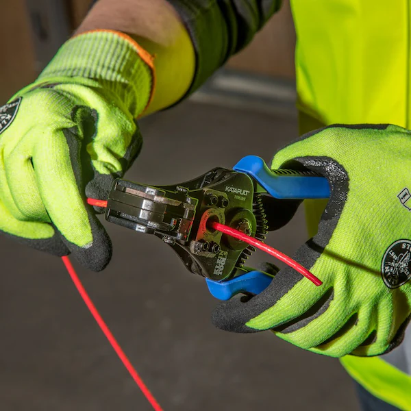 Klein Tools Katapult Wire Stipper and Cutter for 8-20 AWG Solid and 10-22 AWG Standard Wire - - Image 8